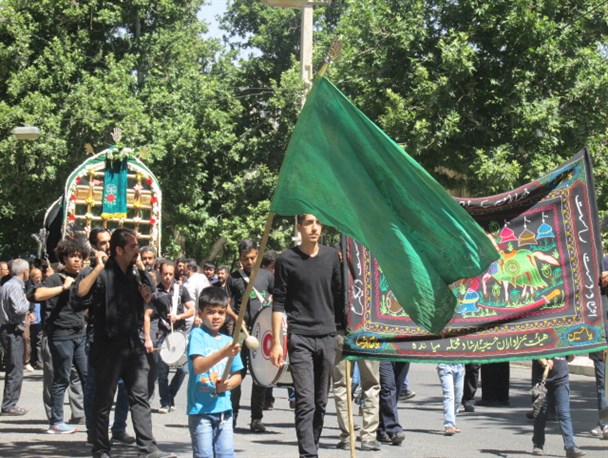 مراسم نخل‌گردانی در روز ۲۱ رمضان در تفرش/تصاویر
