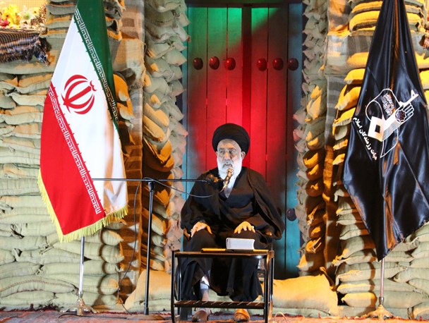 بندگان ویژه خدا، در مقابل شیطان صفتان سر تعظیم فرود نمی‌آورند