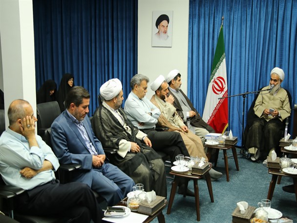 اساتید قزوین اجرای دقیق قانون را در دانشگاه‌ها مطالبه کنند
