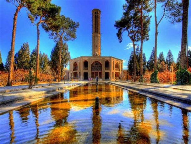 هشتگ "یزد_دیدنی" و "یزد_شهر_بادگیرها"ترند نخست توئیتر فارسی شد/ مطالبه کاربران شبکه های اجتماعی درباره مصادره بادگیر یزد توسط امارات