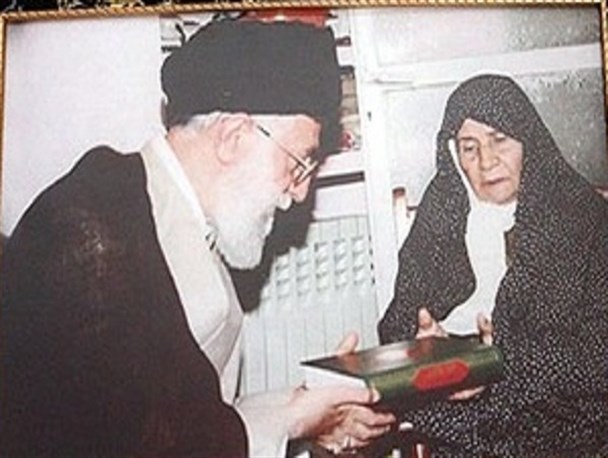 مادر شهیدان "سیف‌الدینی"‌ معروف به "ام‌البنینِ دیار کریمان" به فرزندان شهیدش پیوست