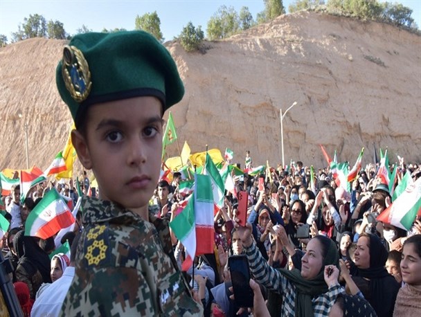 اجتماع بزرگ دهه نودی‌های یاسوجی و "سلام به فرمانده"