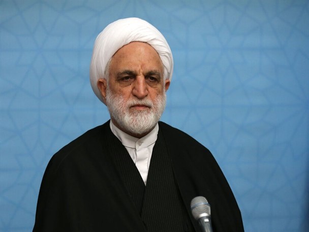 دست متجاوزان به حقوق مردم باید کوتاه شود/ برخی مسائل و مباحث در قم شایسته این استان نیست