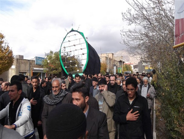 آیین نخل گردانی تفرش در ۲۱ ماه رمضان