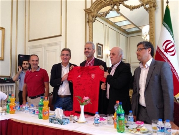 هدیه به پرسپولیس به سفیر ایران در ترکیه+عکس