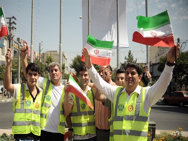 دوشادوشی پدران و پسران فردیسی در همایش "شهری عاری از اعتیاد"/ به معتادین به چشم بیمار نگاه و درمانشان کنید