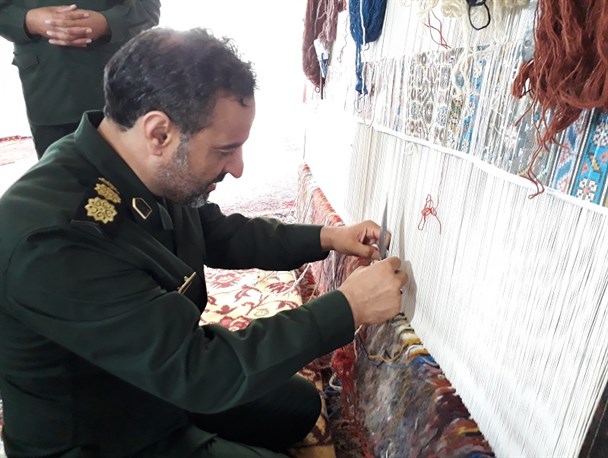 قالیبافی رئیس سازمان بسیج سازندگی کشور در اردبیل+تصاویر