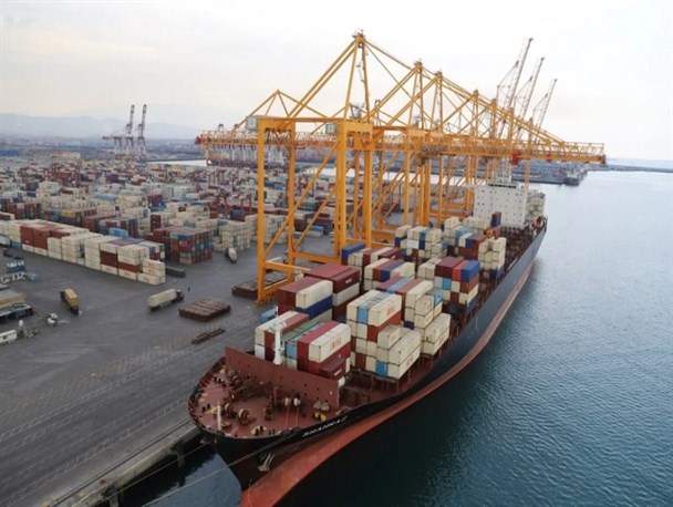 ۶۵ هزار تن جو انباشته شده در بندر شهید رجایی آزاد شد/ ارسال محموله آزاد شده به سراسر کشور تا چند روز آینده