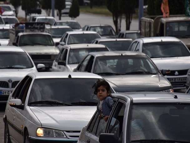 آب زنید راه را که میهمان داریم/استقبال بی نظیر مردم یاسوج از پیکر شهید خوشنام دفاع مقدس