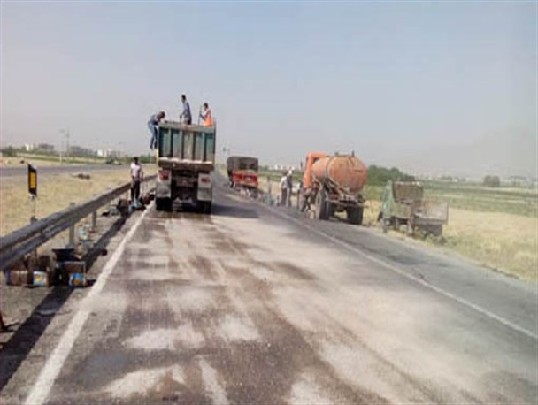 واژگونی کامیون حمل روغن در کمربندی کنگاور