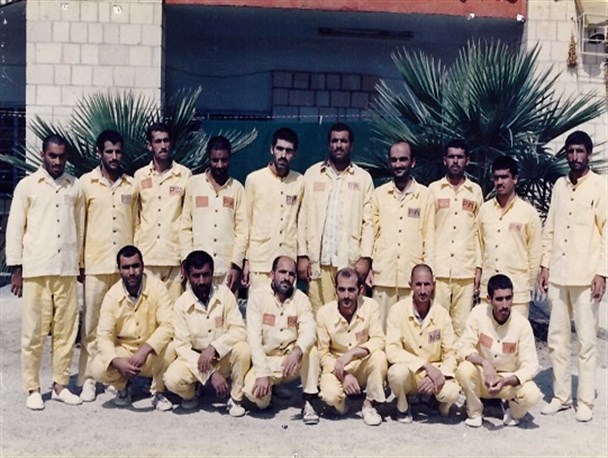 به ایثار گران طعنه و کنایه می زنند/ کامیون کامیون رزمنده اسیر اعدام شد+تصاویر