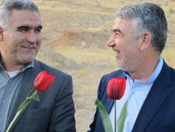 غباروبی گلزار شهدای سی سخت با حضور همرزمان شهدا+تصاویر