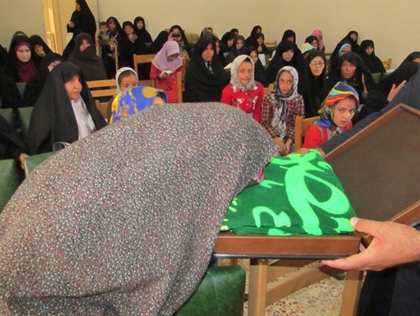 ماهنشان میزبان پرچم و خادمین حضرت معصومه (س) شد+تصاویر