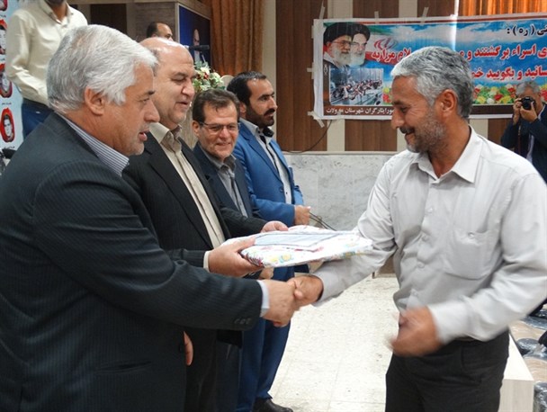 مراسم تجلیل از آزادگان در مه ولات برگزار شد