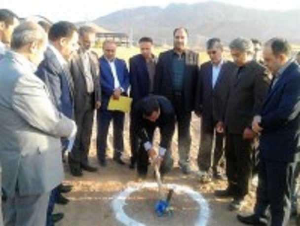 کلنگ فاز نخست شرکت لیروک دارو به زمین زده شد
