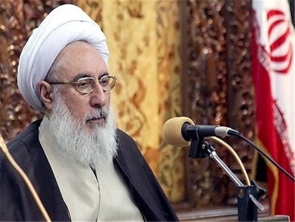 برخی از فارغ التحصیلان حتی نمی‌توانند یک صفحه قرآن بخوانند/ باید در برگزاری برنامه‌های مذهبی اولین باشیم نه برپایی کنسرت لهو و لعب