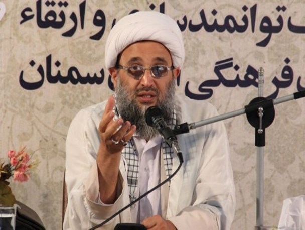 طلبه ای که انقلابی نباشد، طلبه نیست/حوزه های علمیه خاستگاه و مبلغ حقیقی انقلاب هستند