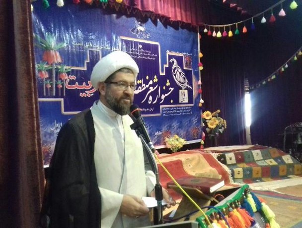 شعری که از دل پاک نشات بگیرد در جامعه اثر گذار است
