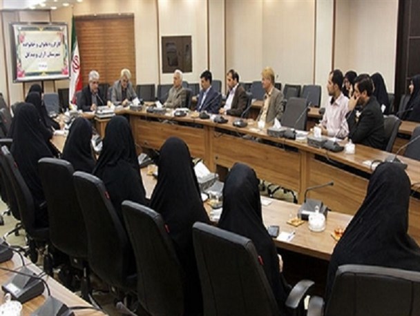 ادارات آران و بیدگل در حوزه زنان برنامه تدوین کنند