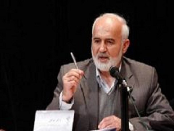 نرخ ارز باید بر مبنای تولید ملی تعیین شود نه ذخایر طلا /کسی با قلمش هزار میلیارد به کسی وام می دهد شرور است