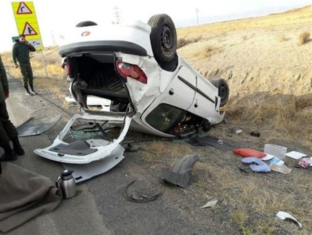 مصدوم شدن ۱۲ نفر در اثر واژگونی وانت و ‌۲۰۶