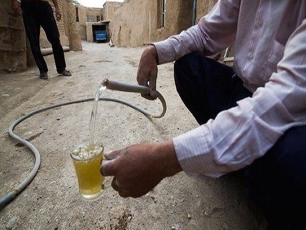 طعم عجیب آب، کام مردم سیستان را تلخ کرد/ بلوم جلبکی متهم اصلی تغییر بو و مزه آب