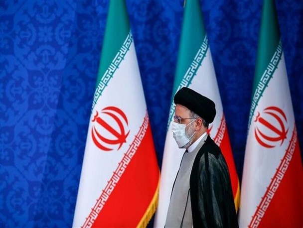 درخواست یک اقتصاددان از آیت الله رئیسی؛ جلوی اقدام غیرقانونی بانک‌ها را بگیرد/ دولت پرداخت ۱۲۰۰ هزار میلیارد تومان یارانه به صنعت را هدفمند کند