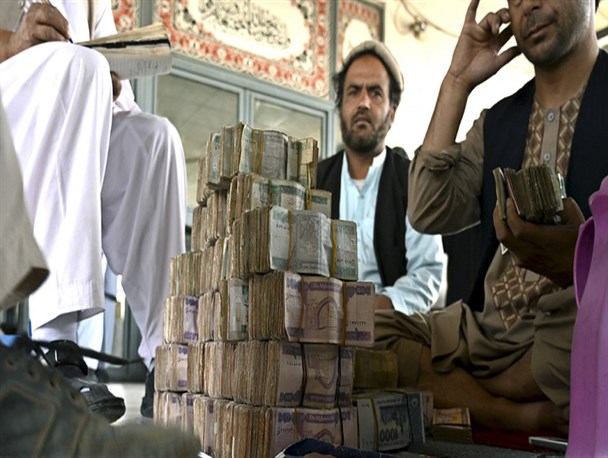 فرار رئیس بانک مرکزی افغانستان/ ارزش پول «افغانی» به شدت کاهش یافت