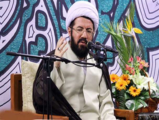 فضای معنوی در خانه ای با سه هزار شبکه ماهواره ای وجود ندارد