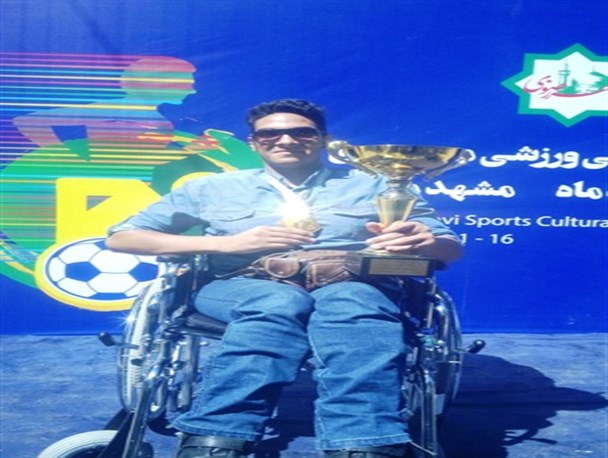 دانش آموز جانباز و معلول استان مرکزی عنوان قهرمانی شنا کشور را کسب کرد