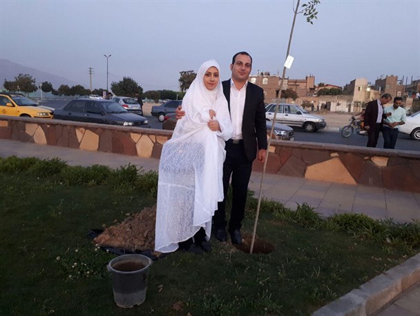 ۲۴نهال توسط زوج های جوان البرزی در مشکین دشت فردیس کاشته شد+ عکس