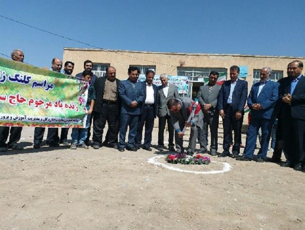 گلنگ ساخت دو مدرسه خیرساز در روستاهای  میانه به زمین خورد