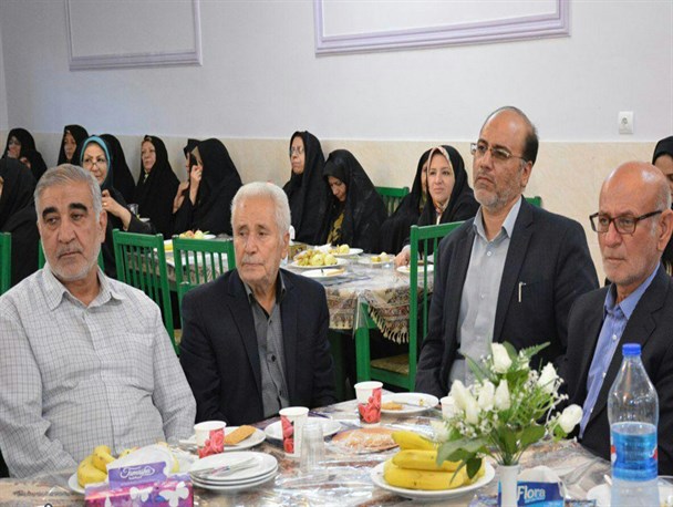 پیشکسوتان تعلیم و تربیت نطنز تقدیر شدند+ تصاویر