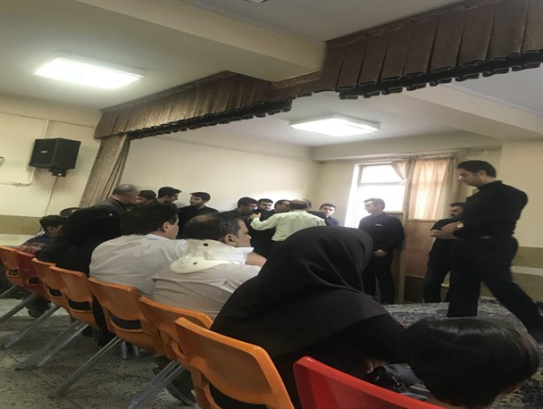 حکم انحلال دانش‌آموزان را آواره کرد/ سردرگمی اولیاء در آستانه‌ی آغاز سال تحصیلی جدید