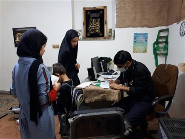 ویزیت رایگان ۵ تیم پزشکی در نقاط حاشیه ای شهر اراک/ حضور ۴ تیم از پزشکان متخصص در نقاط محروم استان مرکزی