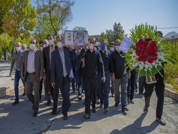 تشییع پیکر مادر سه شهید در شهرکرد