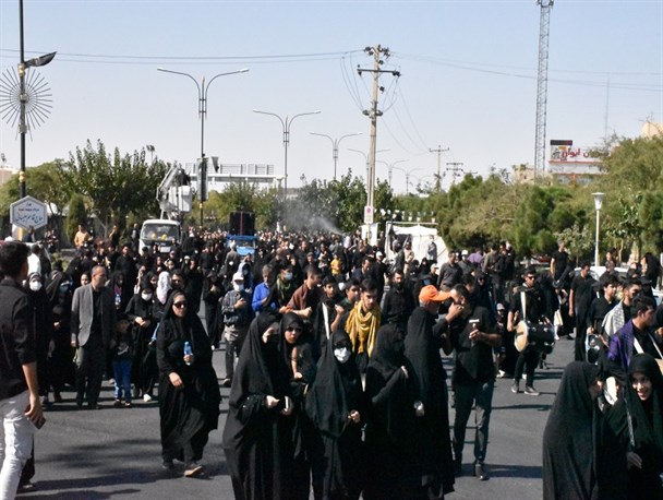 شور و حال اربعینی مردم سمنان/فقط به عشق امام حسین آمده ایم