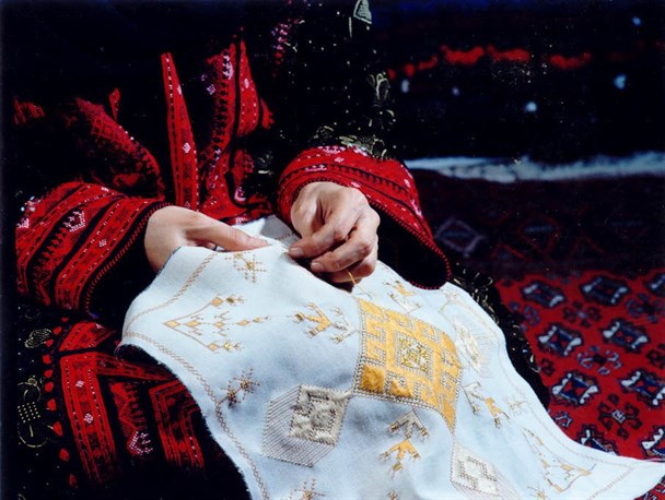 برگزاری کارگاههای سوزن دوزی بلوچی در  روستای کوران مهرستان