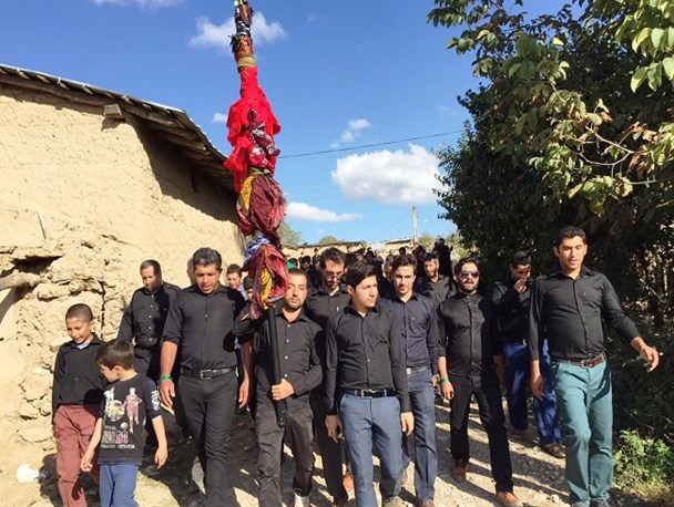 برگزاری سنت دیرینه « علم‌گردانی » در روستای کیارام + تصاویر