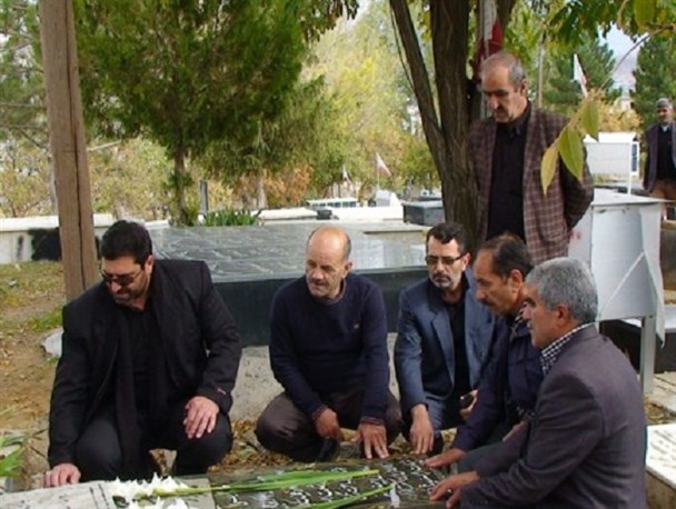 دیدار با خانواده جانبازان و غبار روبی مزار شهدا در خلخال