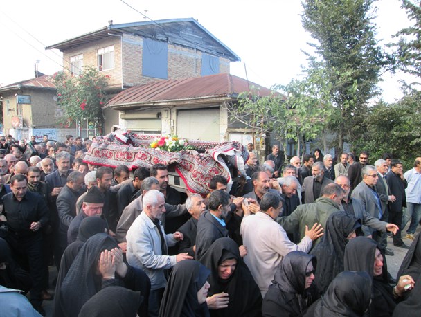 پیکر مرحوم کامران زمانی نعمت سرا از نویسندگان، شاعر و پژوهشگر گیلانی تشییع شد