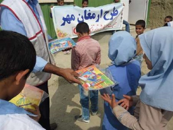 ویزیت رایگان، توزیع اقلام بهداشتی و لوازم التحریر در مناطق محروم لردگان