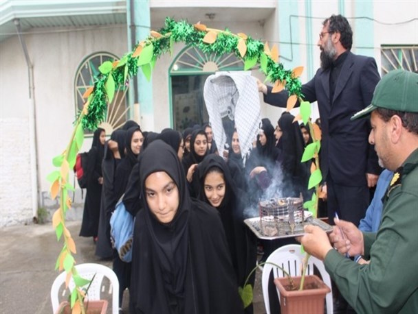 اعزام ۱۲۰ دانش آموز دختر کردکوی به مناطق عملیاتی غرب کشور