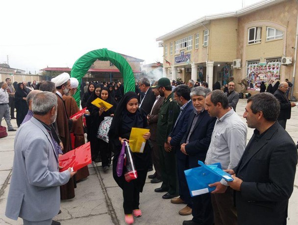 اعزام دانش آموزان دختر شهرستان بندرگز به مناطق عملیاتی غرب/ تصاویر