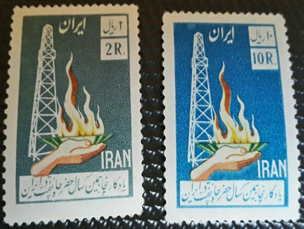 اهدای 2 قطعه تمبر قدیمی به موزه نفت مسجدسلیمان