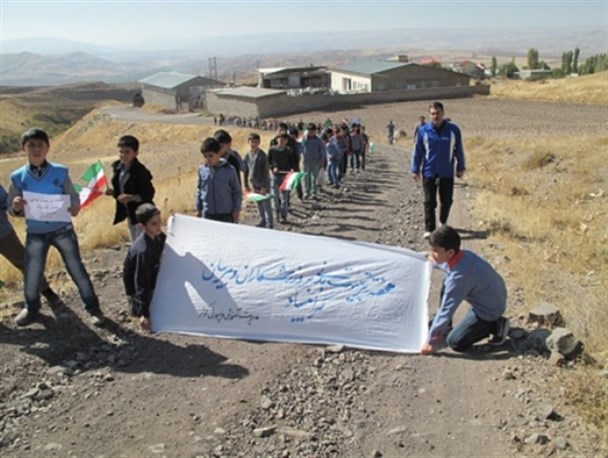 کوهپیمایی دانش آموزان کوثری به مناسبت هفته تربیت بدنی