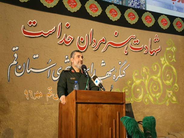 اقتصاد ما با کمک آمریکا تکان نمی خورد/ اگر دورتادور ایران را حصار بکشند تولید موشک ما قطع نمی شود