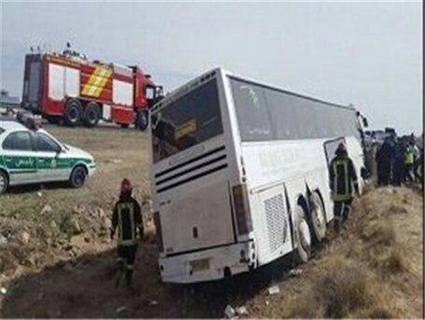 واژگونی اتوبوس حامل زوار در محور اسلام آبادغرب_حمیل