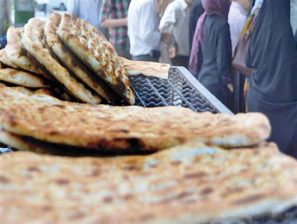 نان با طعم سنگ ریزه!/ نماینده دادستان: مشکل نان رفع شد