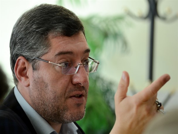 اگر قرار است خودرو بی کیفیت سوار شویم بهتر است آن خودرو ایرانی باشد/ در کشورهای عقب مانده وام 16 درصدی به مردم می‌دهند